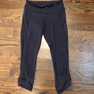 EUC Lululemon navy blue Capri pants, size 6